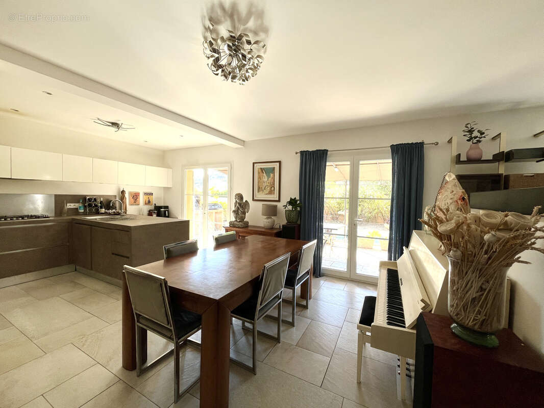 Maison à ENSUES-LA-REDONNE
