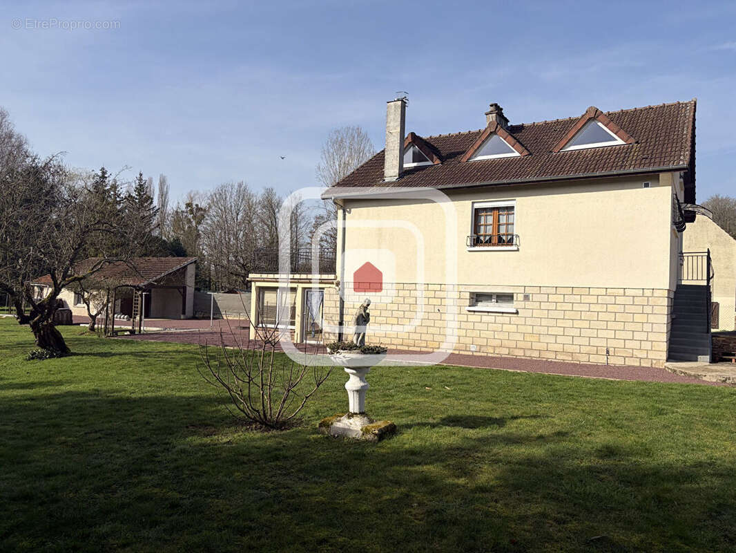 Maison à VAILLY-SUR-AISNE