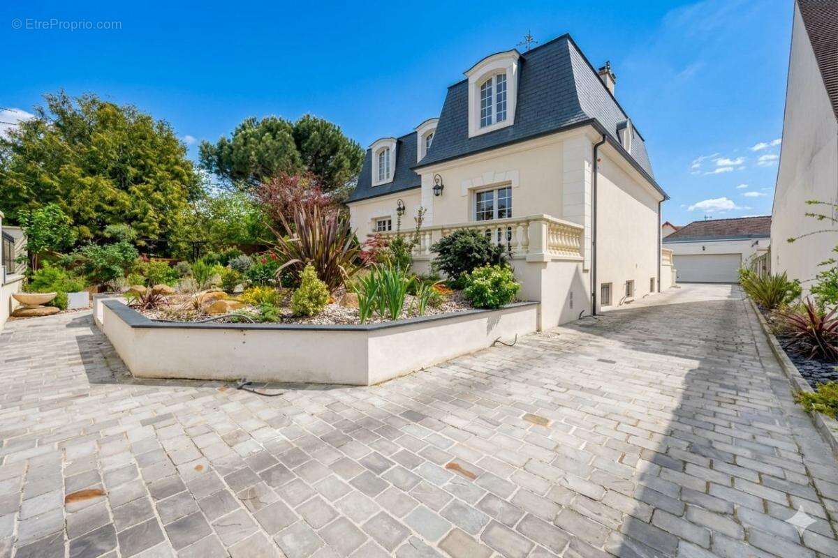 Maison à CHAMPS-SUR-MARNE