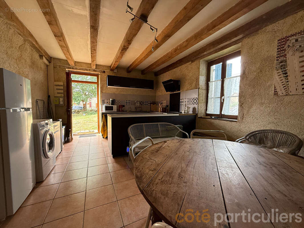 Maison à AINAY-LE-VIEIL