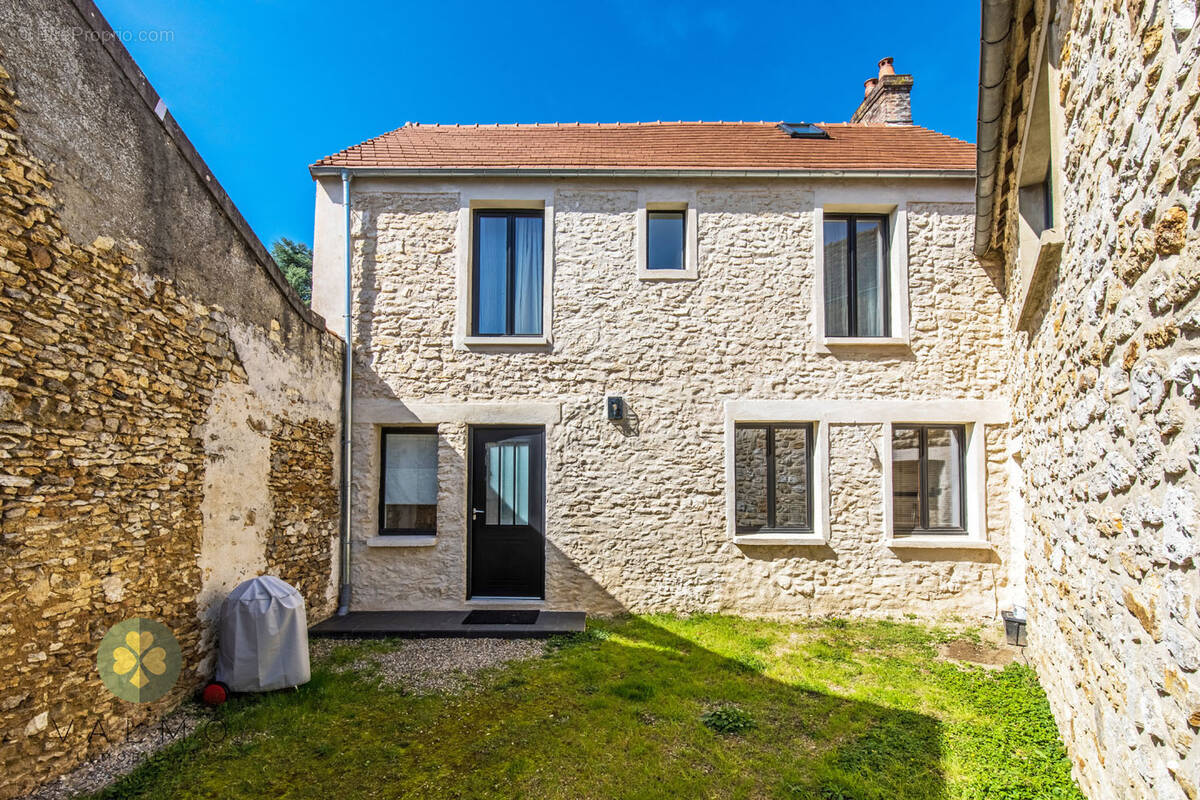 Maison à THOIRY