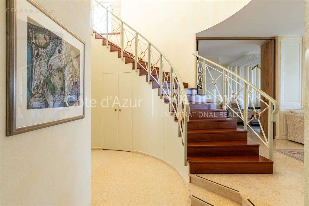 Menton Garavan penthouse duplex vue mer terrasses résidence luxe piscine garage - photo 4