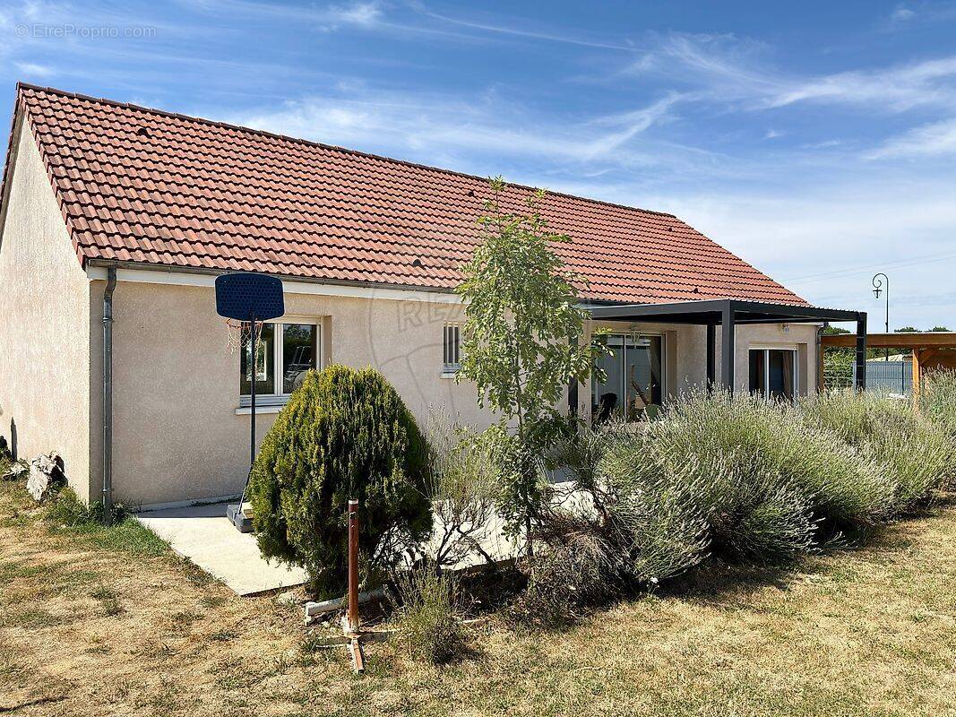 Maison à SAINT-PIERRE-LE-MOUTIER