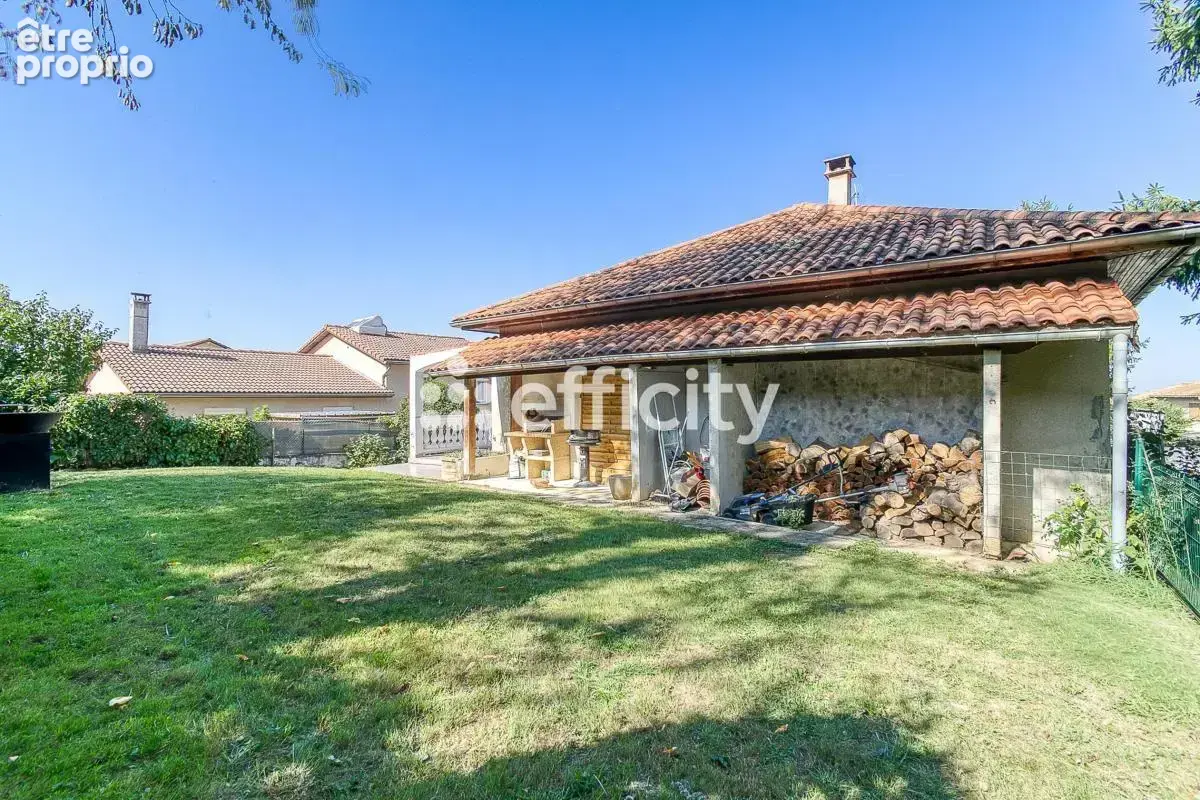 Maison 7 pièces 185 m² à vendre à Saint-Pierre-De-Chandieu (69780) - photo 2