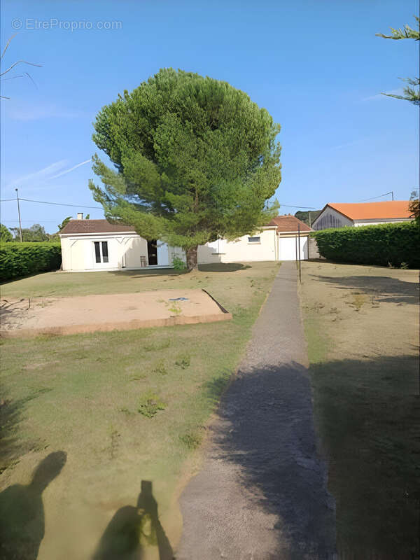 Maison à SAINTE-RADEGONDE