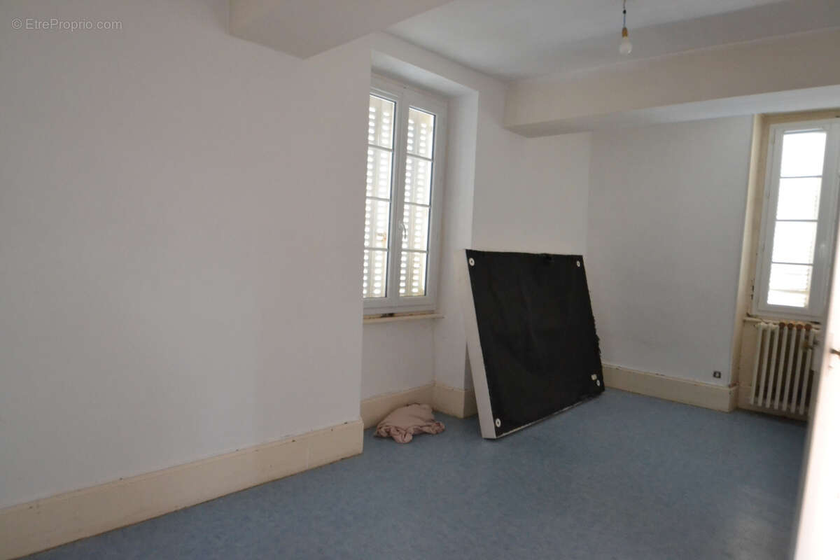 GANNAT Centre, ensemble immobilier Un local + 1 F4 - photo 4