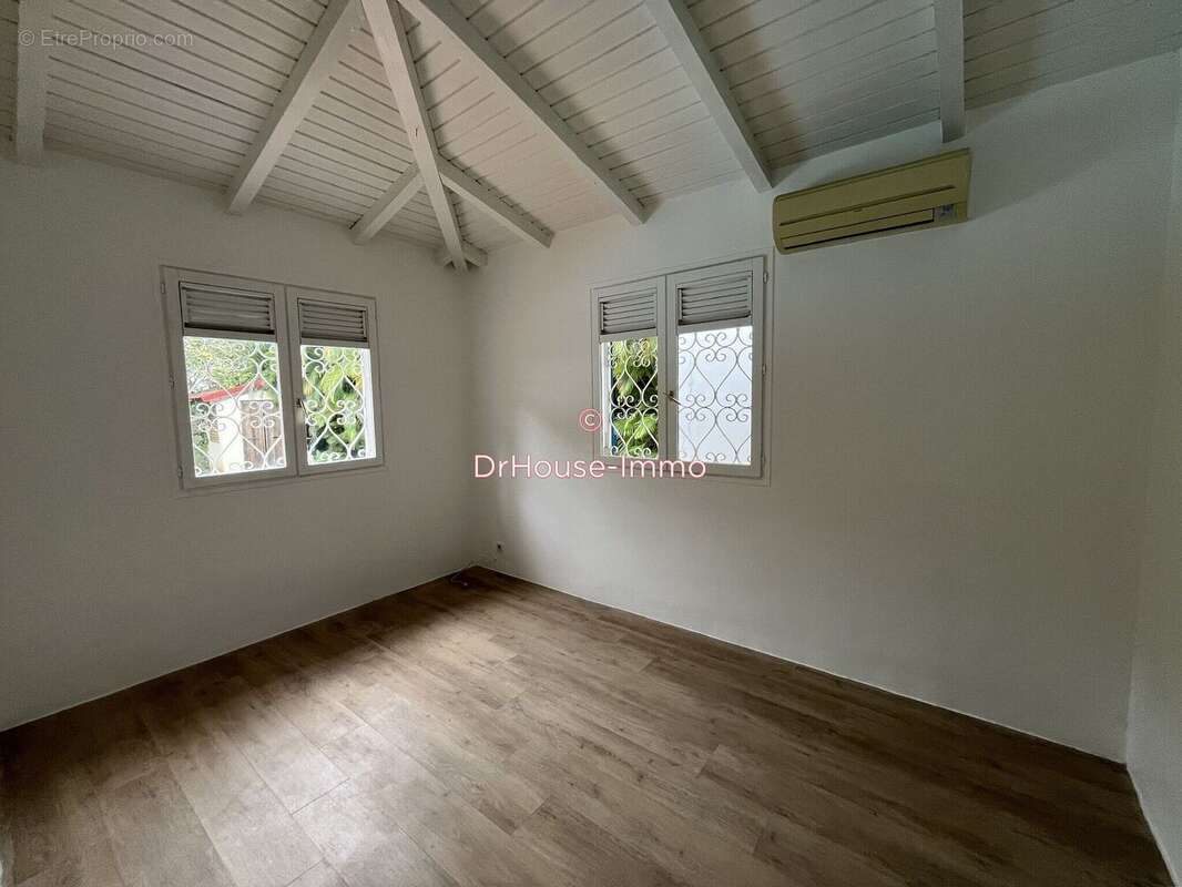 Maison à BAIE-MAHAULT