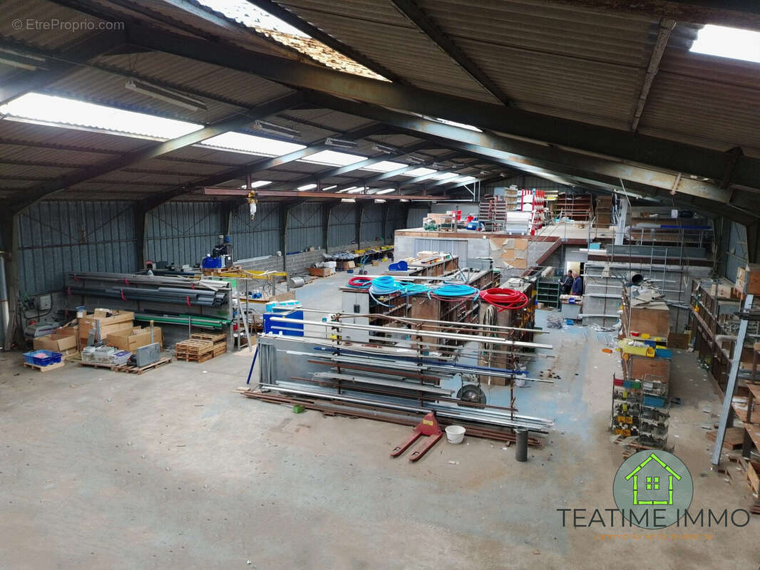 Commerce à CHATEAUNEUF-DU-FAOU