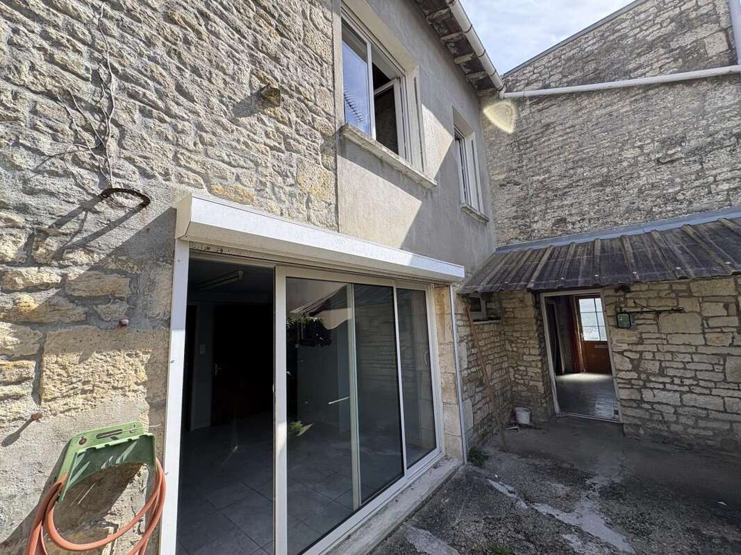 Maison à COULON