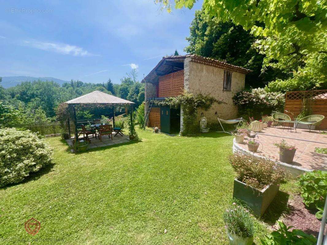 Maison à SAINT-PIERRE-DE-RIVIERE