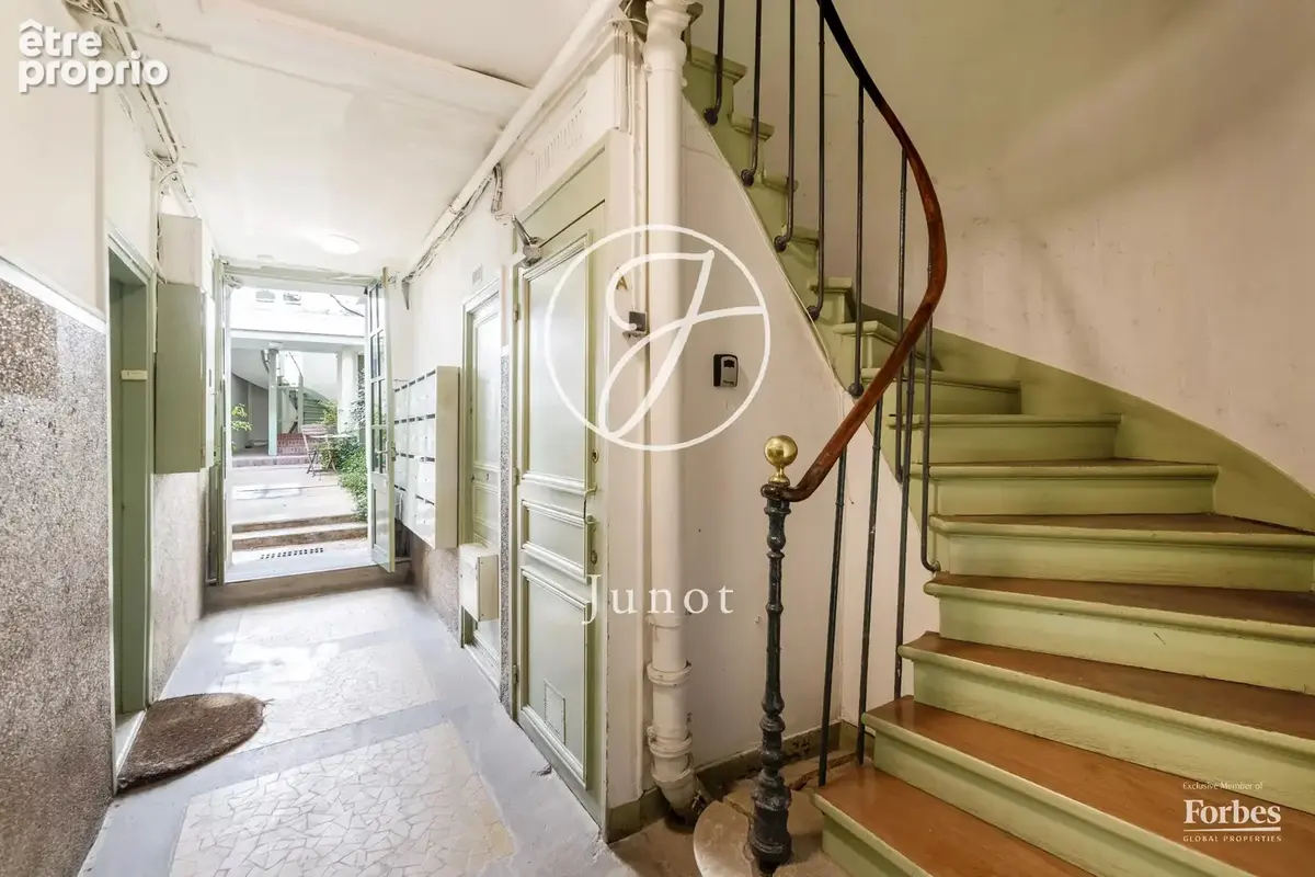 Paris 18e - HAUT MONTMARTRE / RUE BERTHE - Appartement - 2 pièces - 28,15m² Carrez - 1 chambre sur cour arborée - photo 18