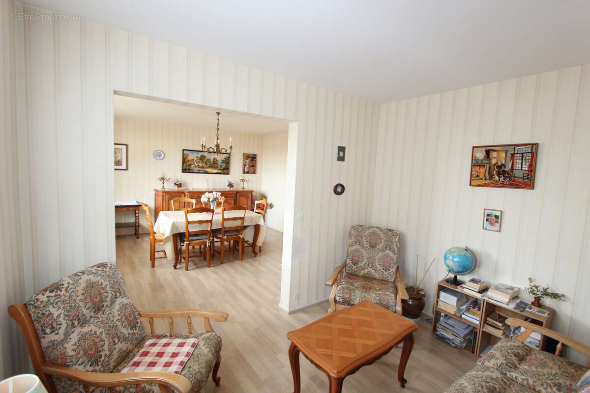 Appartement à VARENNES-VAUZELLES