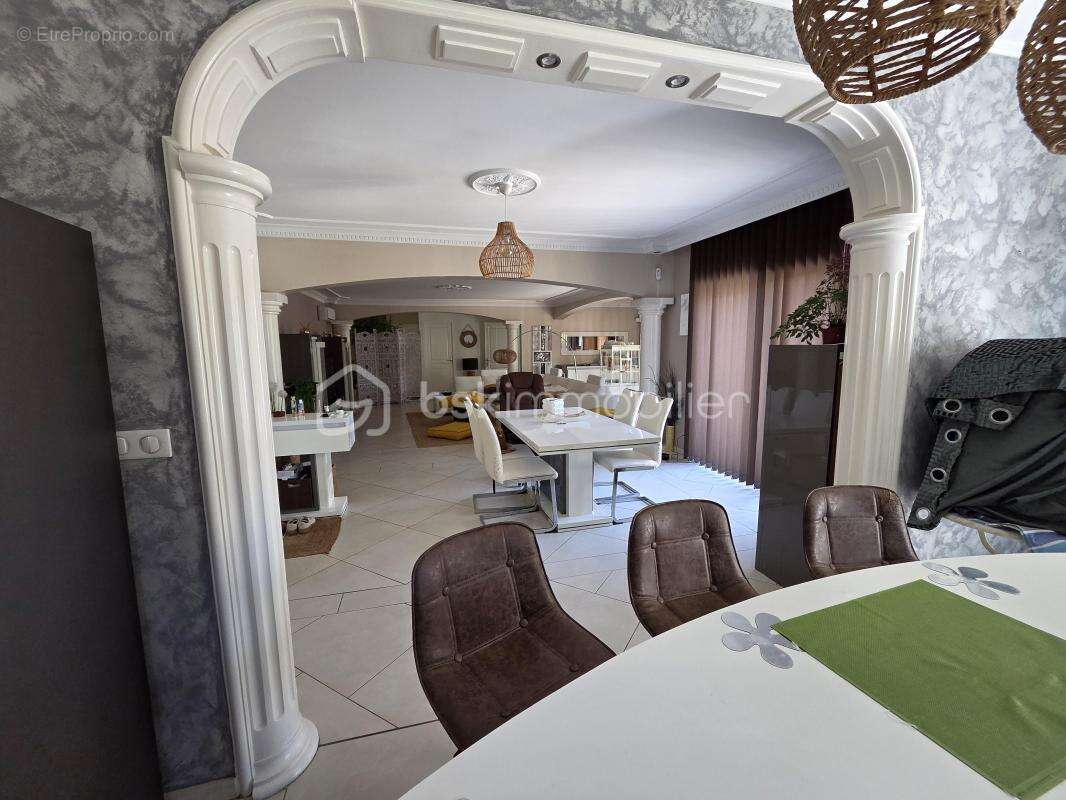 Magnifique Propriété de charme de 204m² à Chaulgnes avec Piscine et dépendances - photo 6