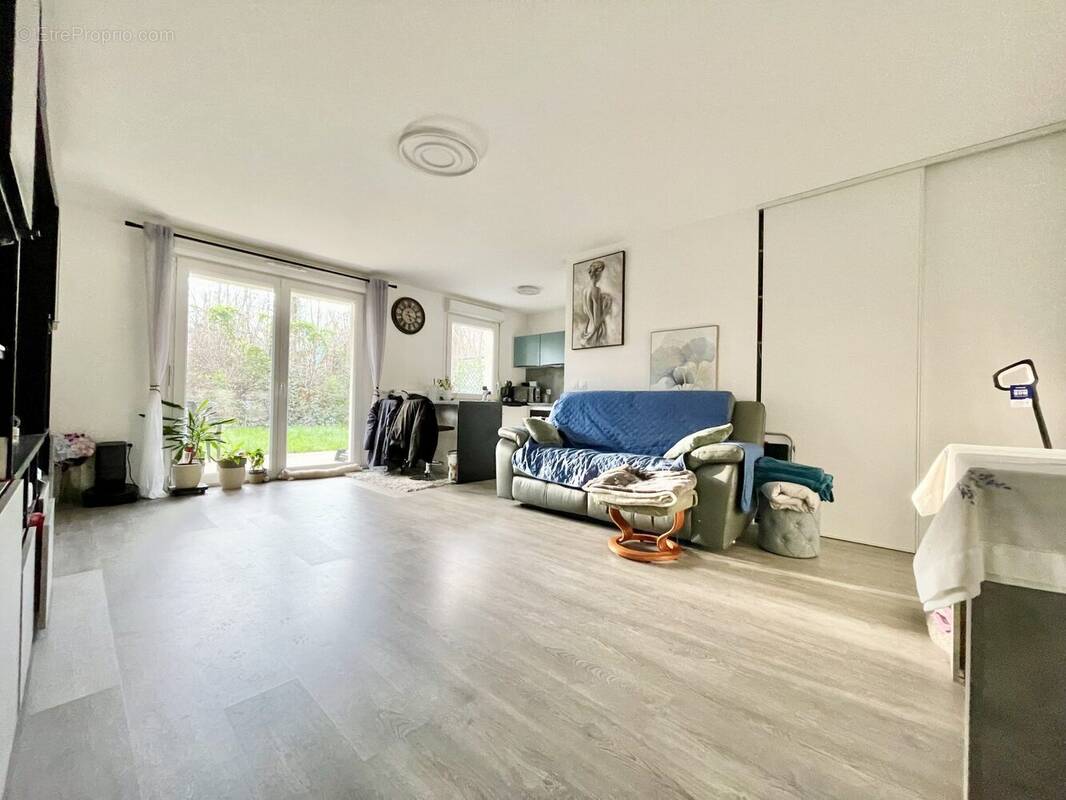 Appartement à VAUJOURS