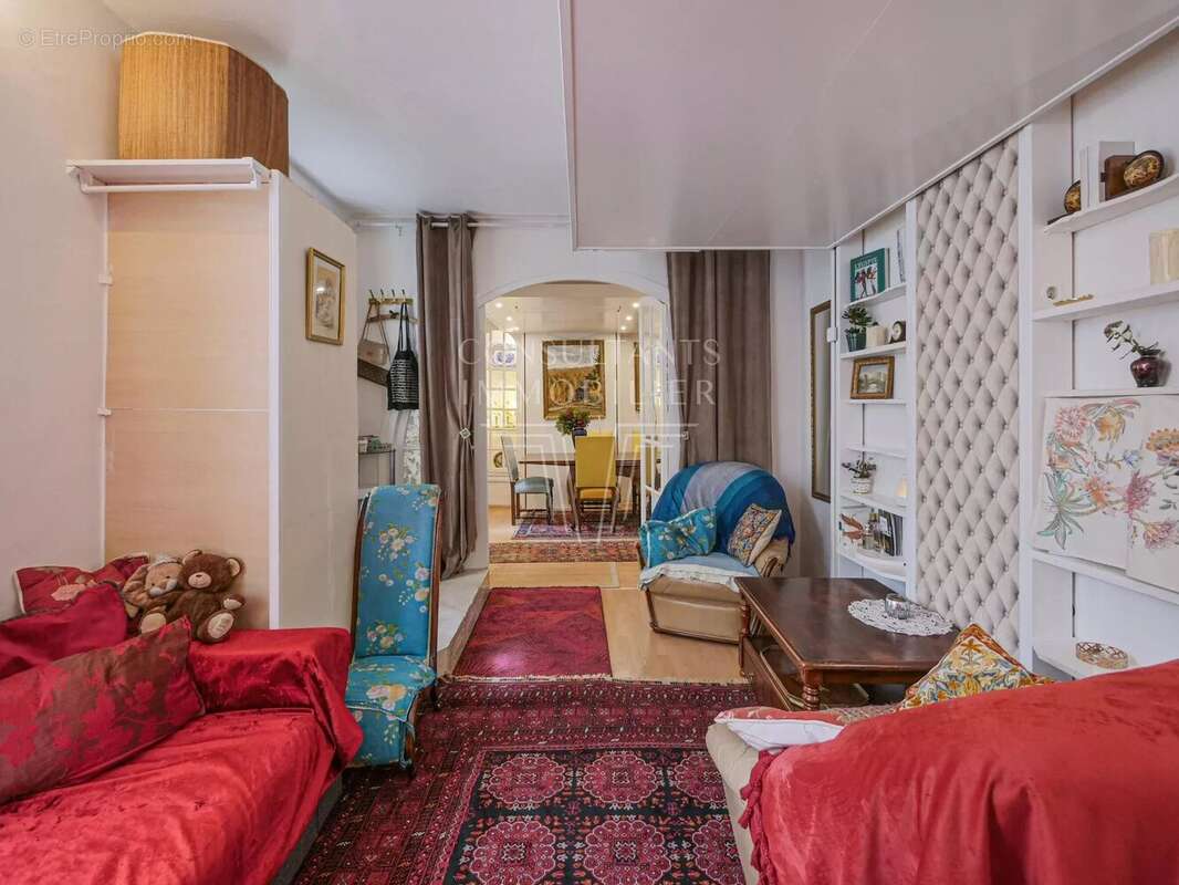 Appartement à PARIS-16E