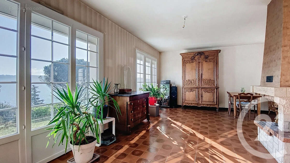 Maison à SAINT-CYR-SUR-LE-RHONE