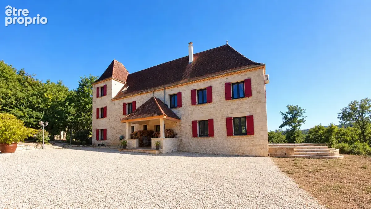 Propriété de caractère de 444 m² avec piscine et 9 012 m² de terrain à Payrac, rendement locatif avec divers possibilités d'acce - photo 2