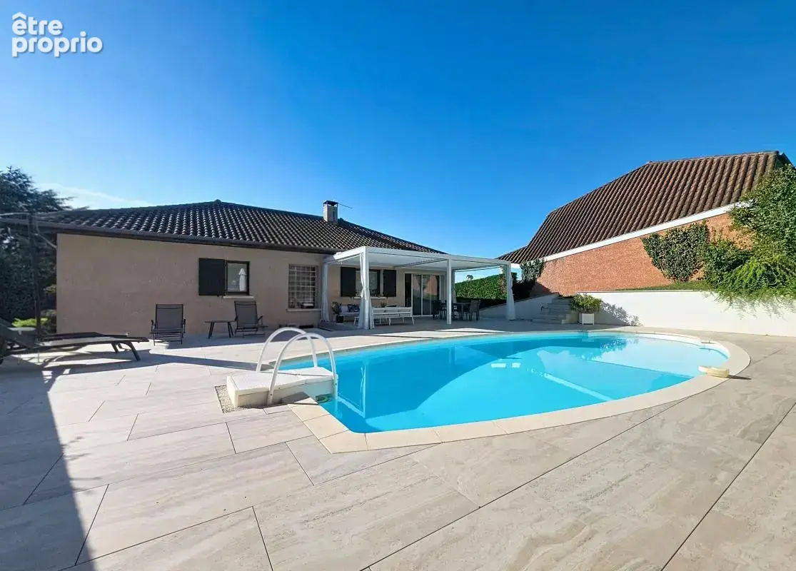 Maison - 3 Chambres - Sous sol complet - Cave - Double Garage - Deux terrasses - Pergola - Piscine - Jardin - Proche toutes comm - photo 7