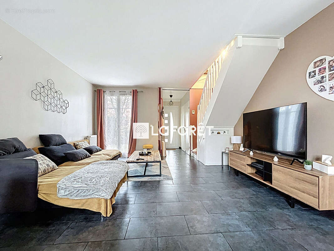 Maison à SAVIGNY-LE-TEMPLE