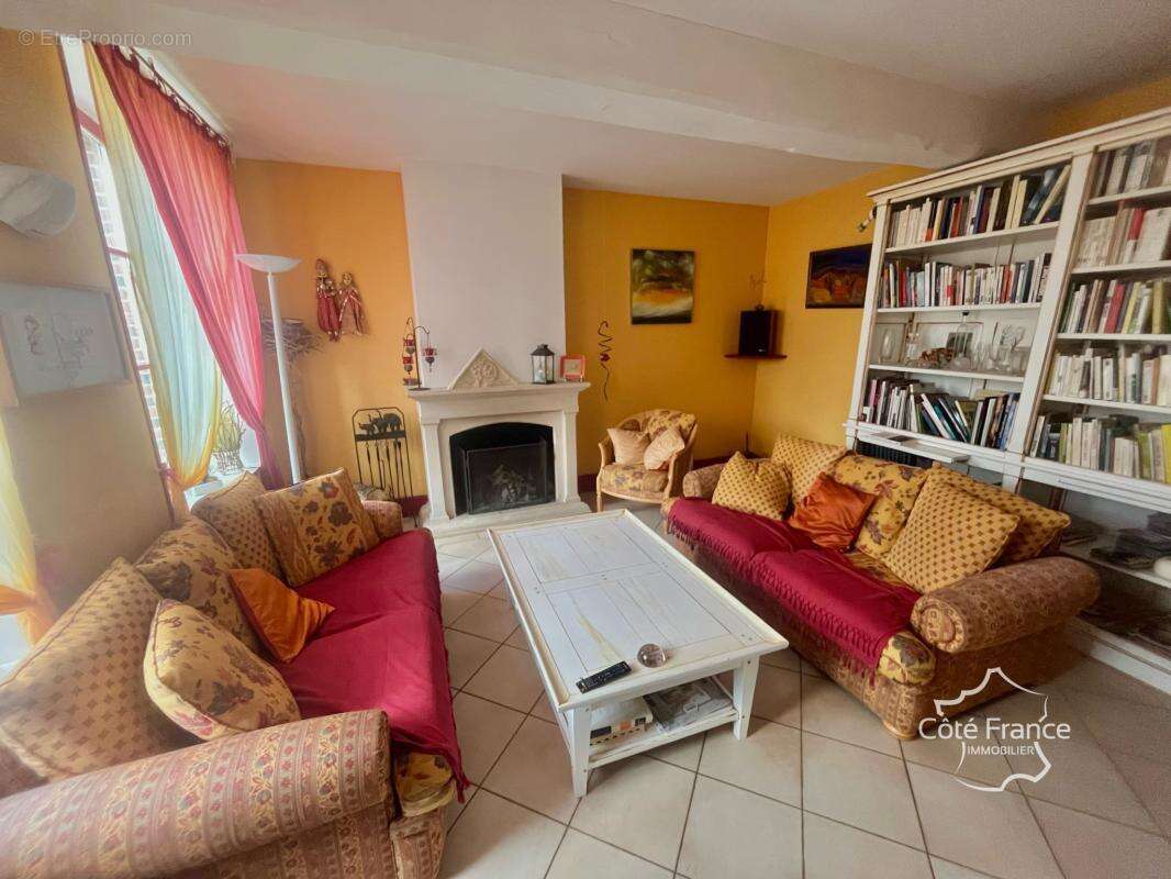 Maison à AILLANT-SUR-THOLON