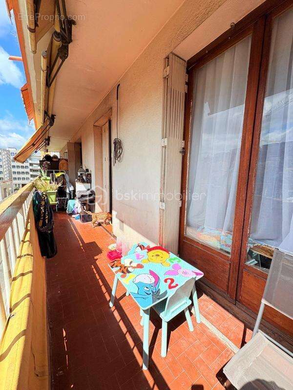 Appartement à SAINT-LAURENT-DU-VAR