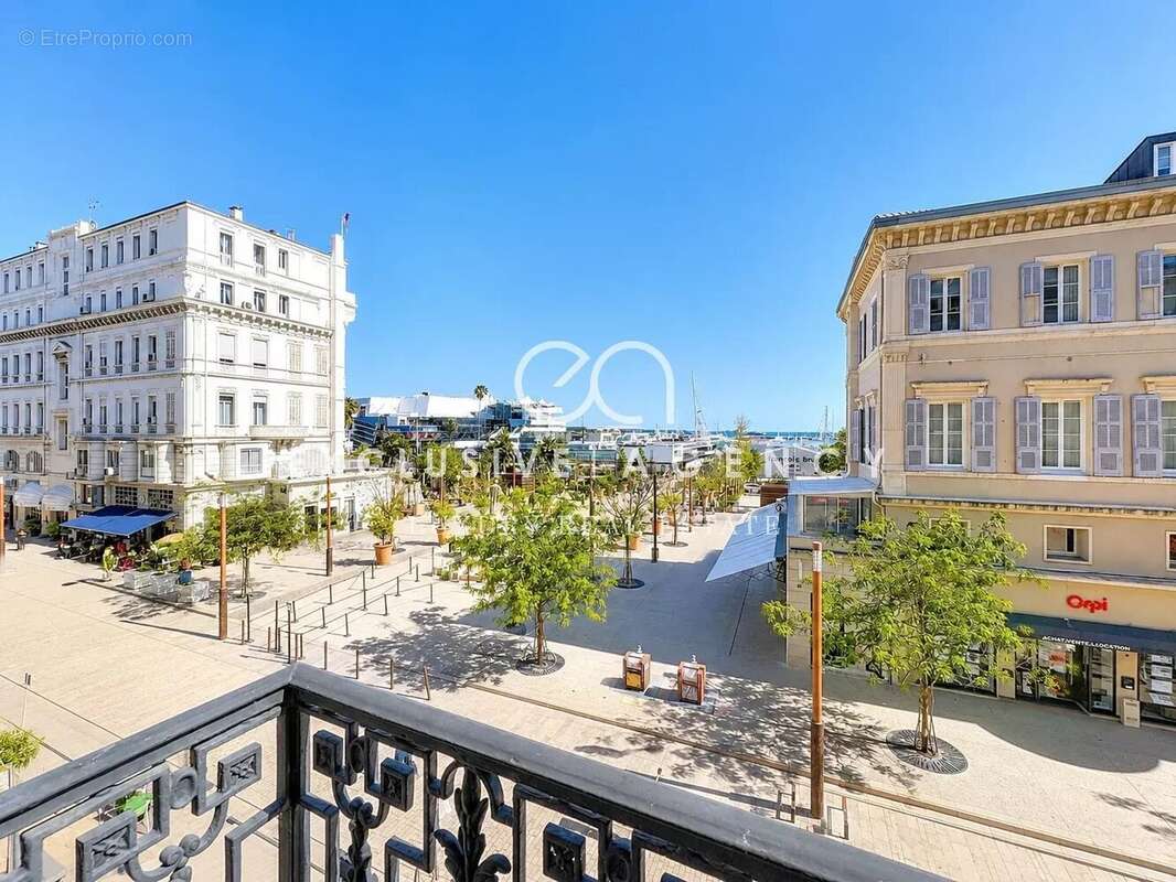 Cannes centre – superbe appartement 2 pieces vue mer & port – fort potentiel - photo 12