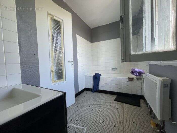 Maison à NEUVIC-ENTIER