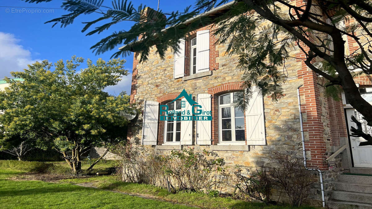 Maison à NOYAL-SUR-VILAINE