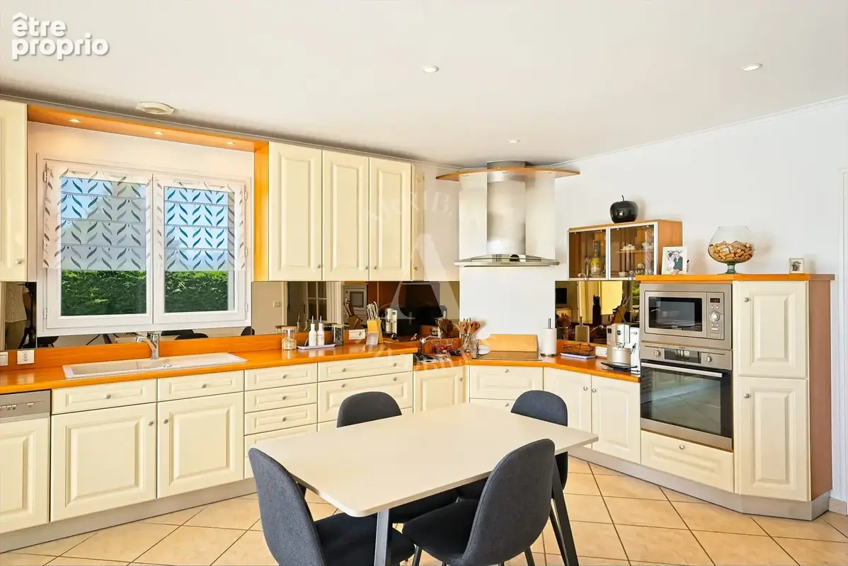 Maison 5 pièces 224 m² à vendre à Prevessin-Moens (01280) - photo 4