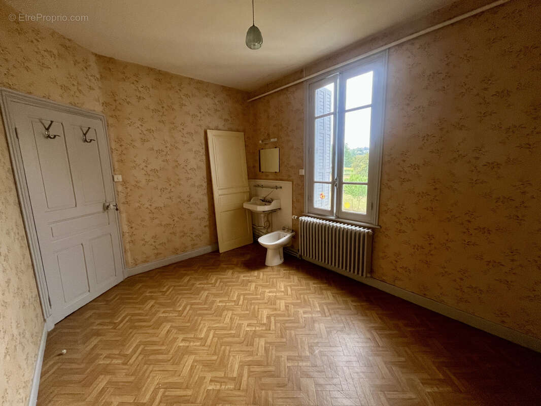 Maison à AUZAT-LA-COMBELLE