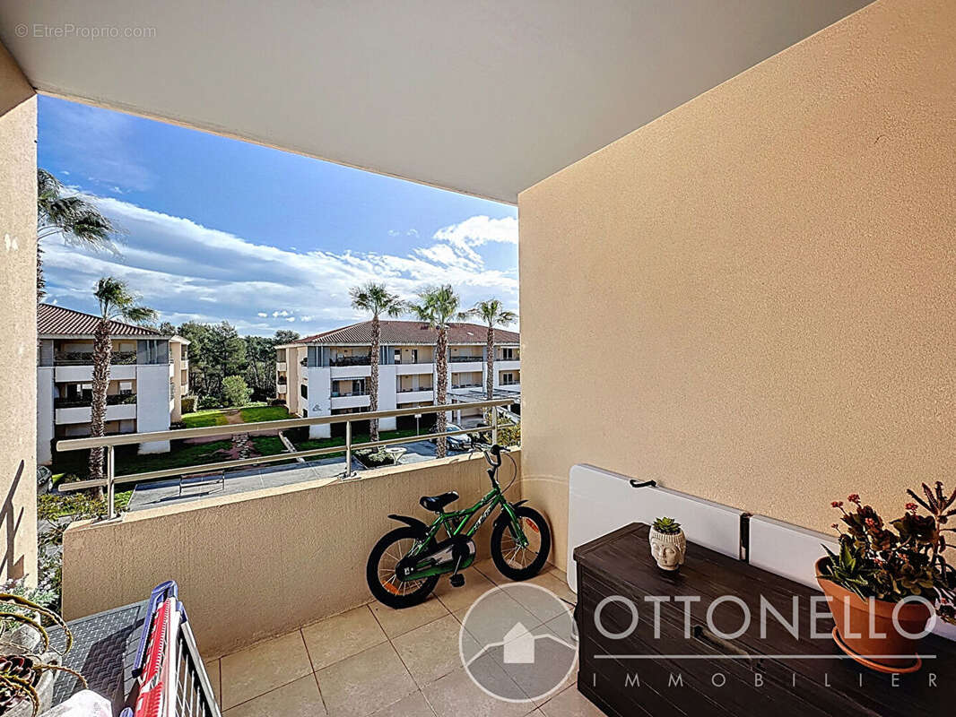 Appartement à ROQUEBRUNE-SUR-ARGENS