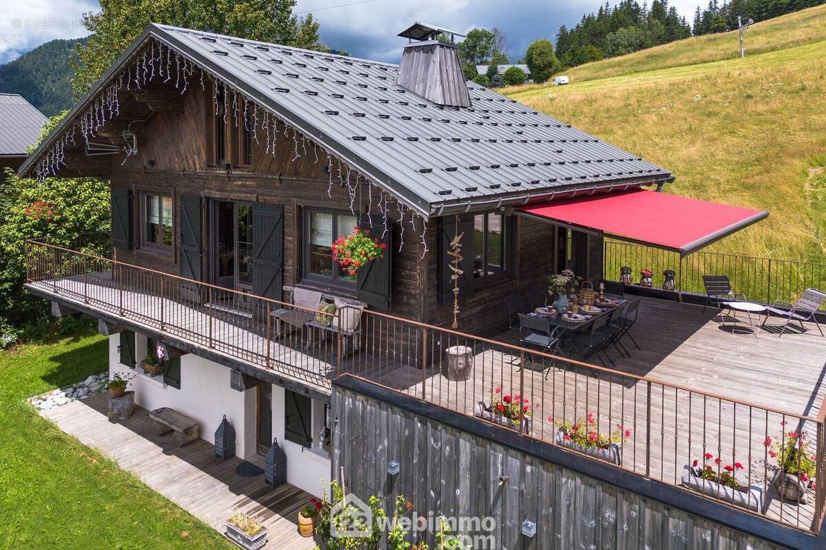ce chalet est implanté au bord des pistes de l?Espace Diamant. - Maison à NOTRE-DAME-DE-BELLECOMBE