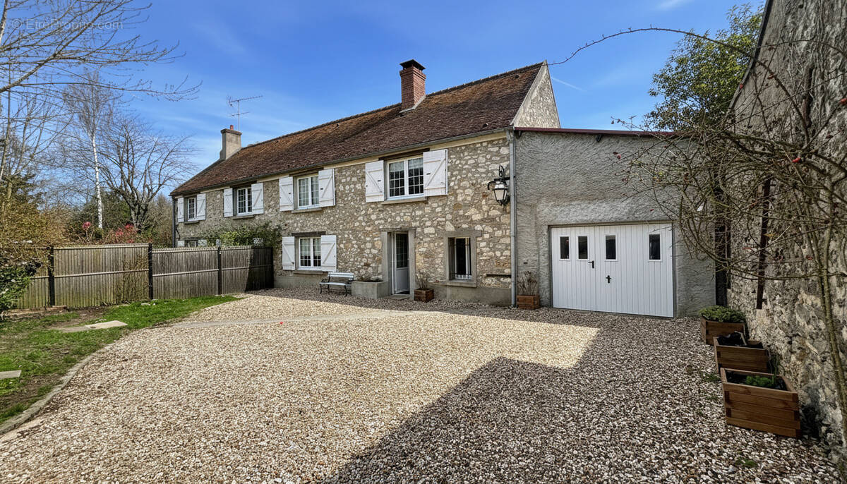Maison à NEAUPHLE-LE-VIEUX