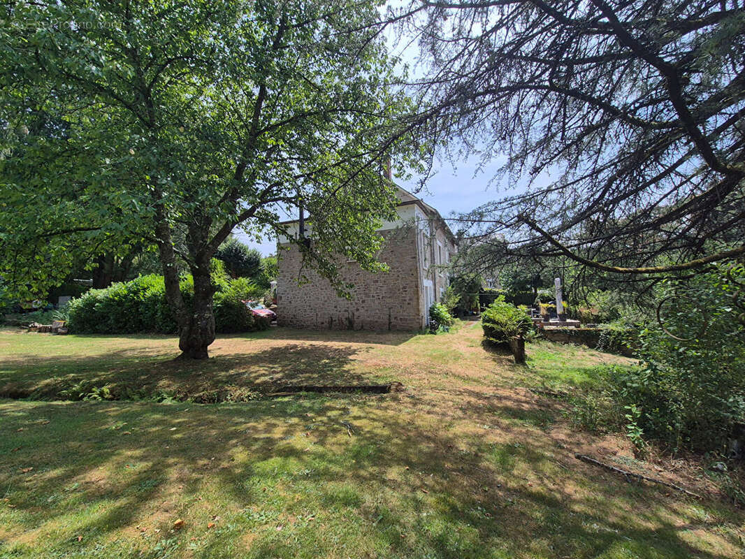 CORRÈZE. ARGENTAT-SUR-DORDOGNE. Magnifique maison de 4 chambres avec garage et jardins de 3 185 m² - photo 17