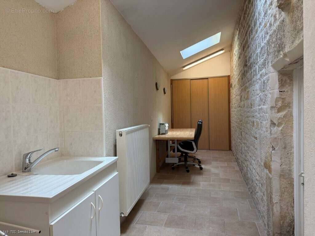 Maison à AIGRE