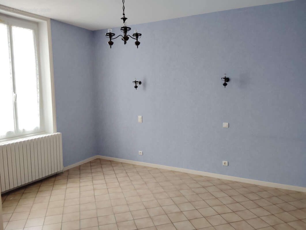 Maison à LE COTEAU