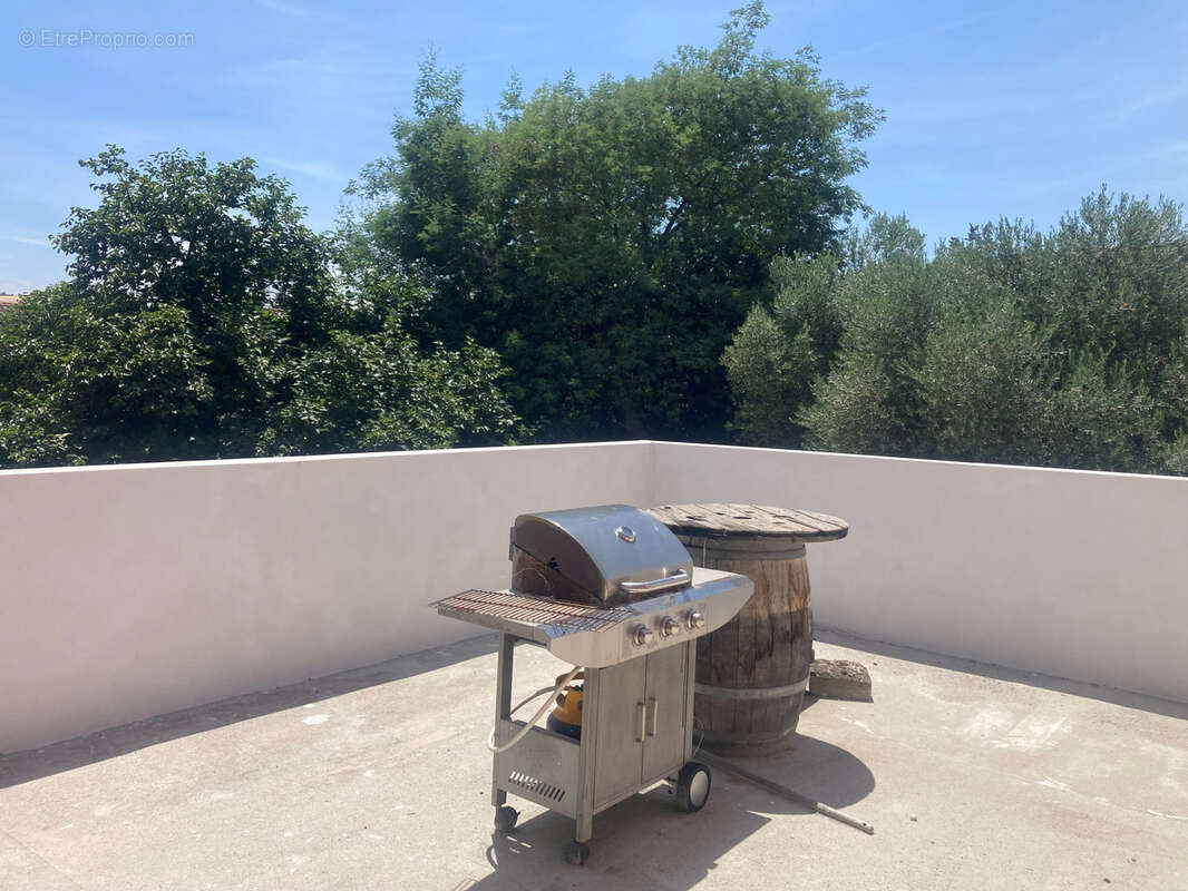 Axe Carcassonne Limoux, dans village, maison avec jardin, 4 chambres,  garage, et piscine intérieure. - photo 8