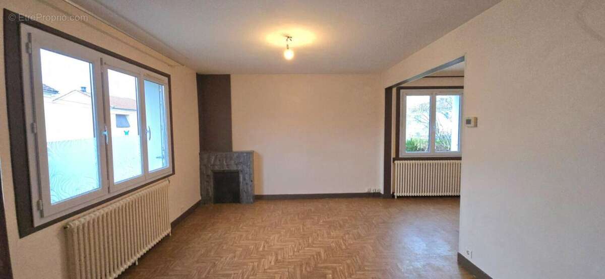 Maison de ville, de type 5, sous-sol, garage et jardin clos de 317 m² - photo 5