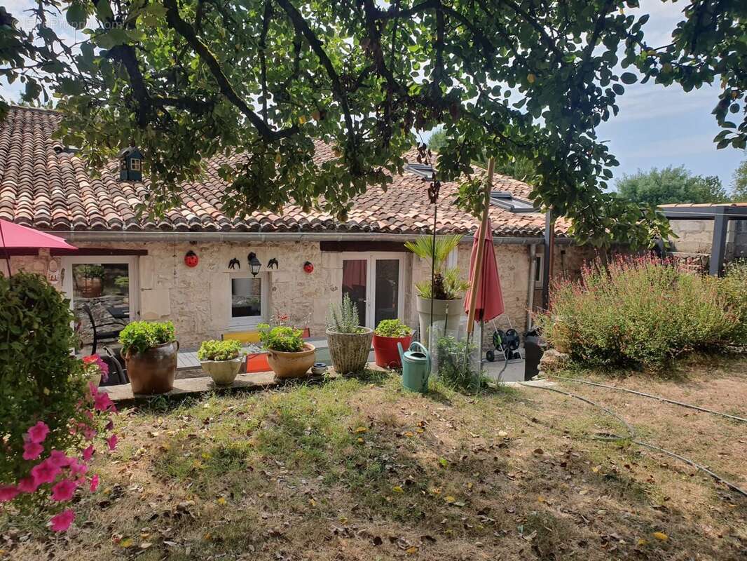 Maison 125 m² à Cozes  - photo 2
