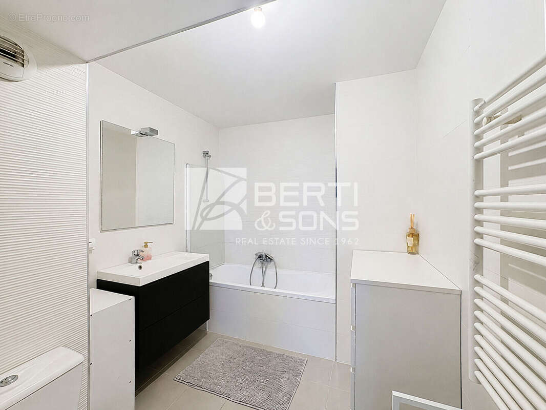 Mandelieu centre - appartement dans residence recente - parfait etat - climatisation - garage ferme. - photo 5
