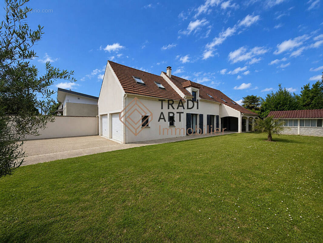 Maison à SAINTE-GENEVIEVE-DES-BOIS