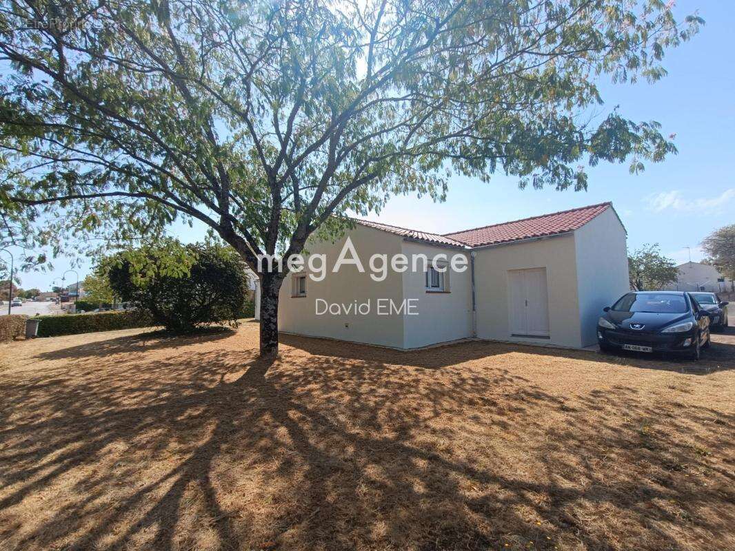 5 Pièces, 108 m2, 3 chambres, AIZENAY Centre - photo 3