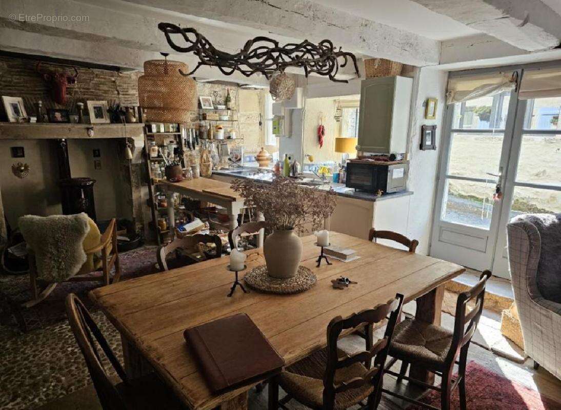 Maison à NANTEUIL-EN-VALLEE