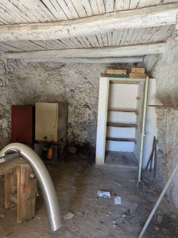 Maison de village à restaurer sur Saint Martin De Bromes 90 m2 - photo 14