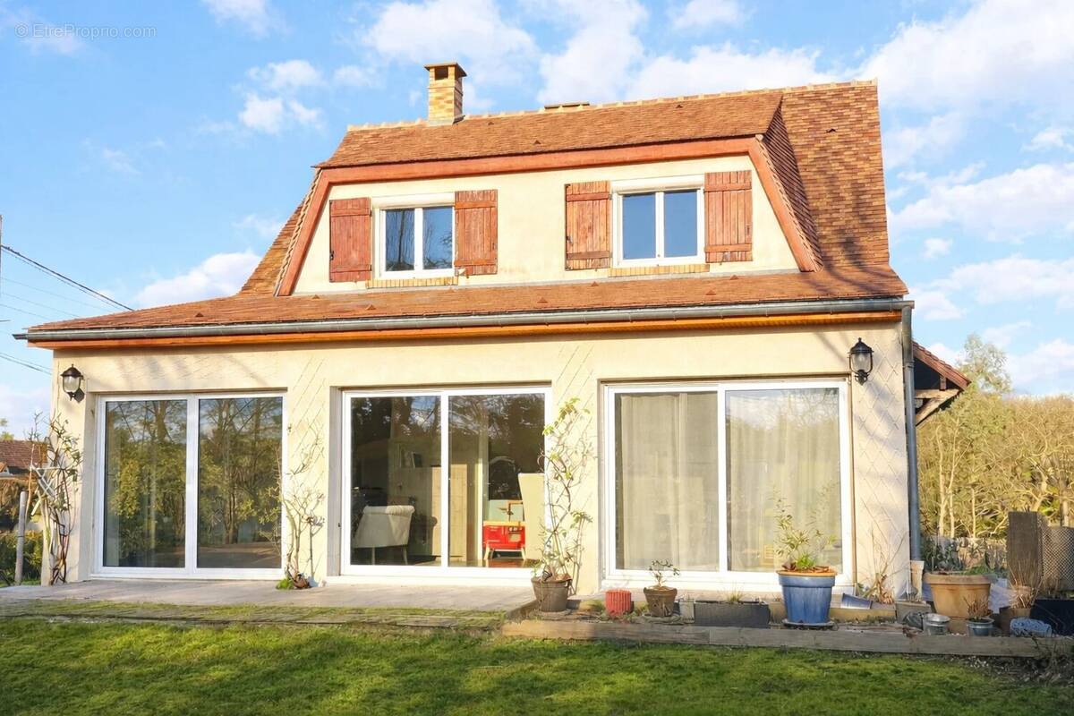 Maison à SAINT-MAURICE-MONTCOURONNE