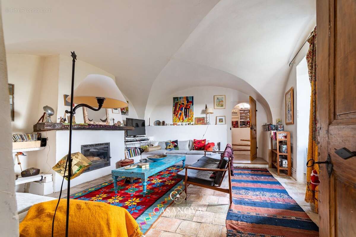 Maison à LUSSAN
