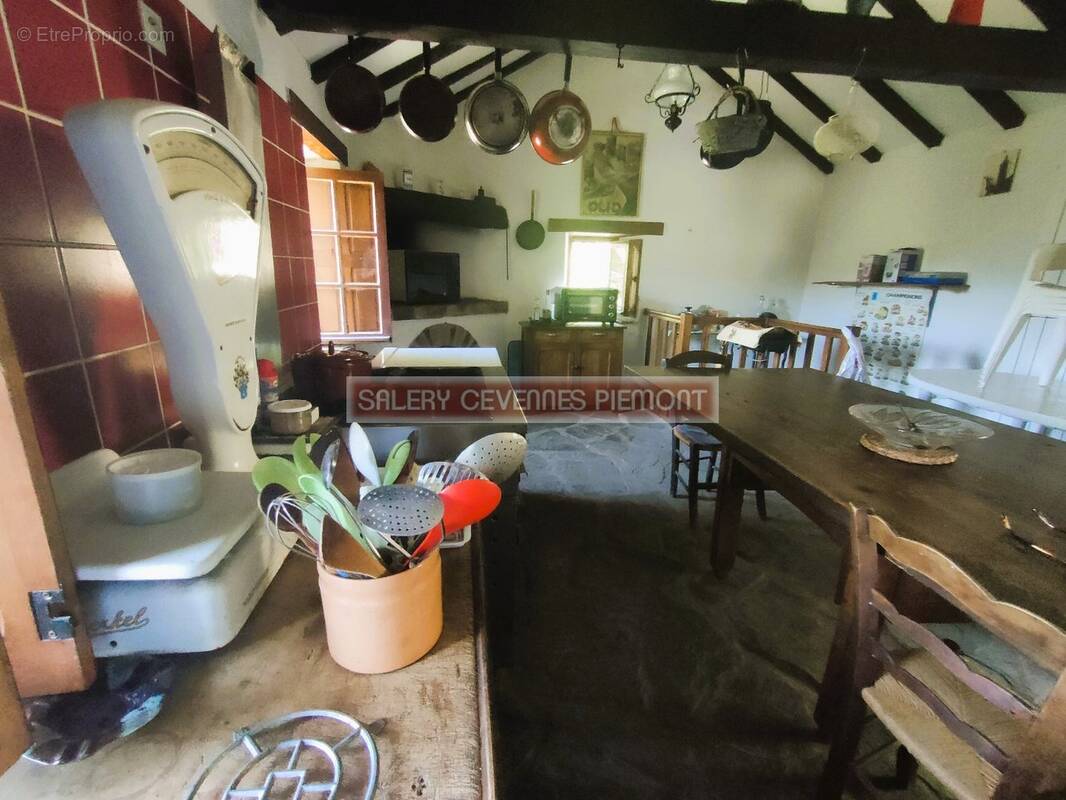 Maison à SAINT-GERMAIN-DE-CALBERTE