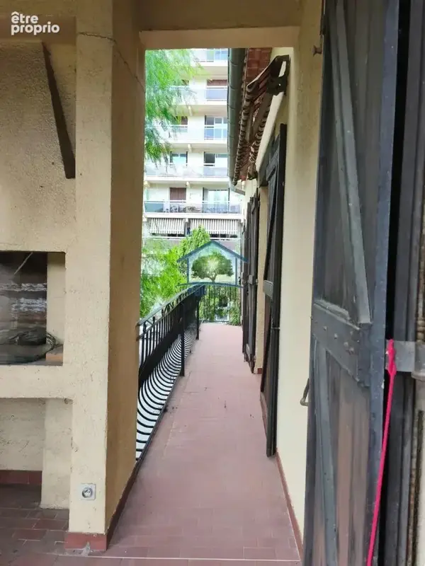 Toulon Ouest - Grande demeure divisée en deux appartements - photo 9