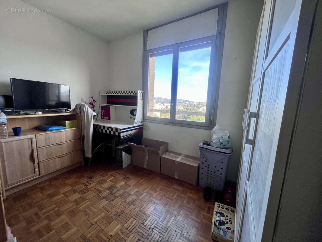 T3 de 60M2 avec 2 places de parking 153 000 euros Parc de la Mongrane 13013 - photo 4