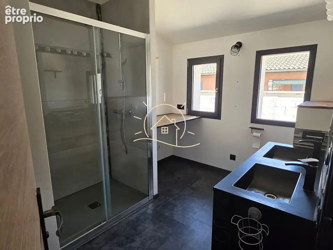Maison familiale avec piscine et terrain constructible - photo 10